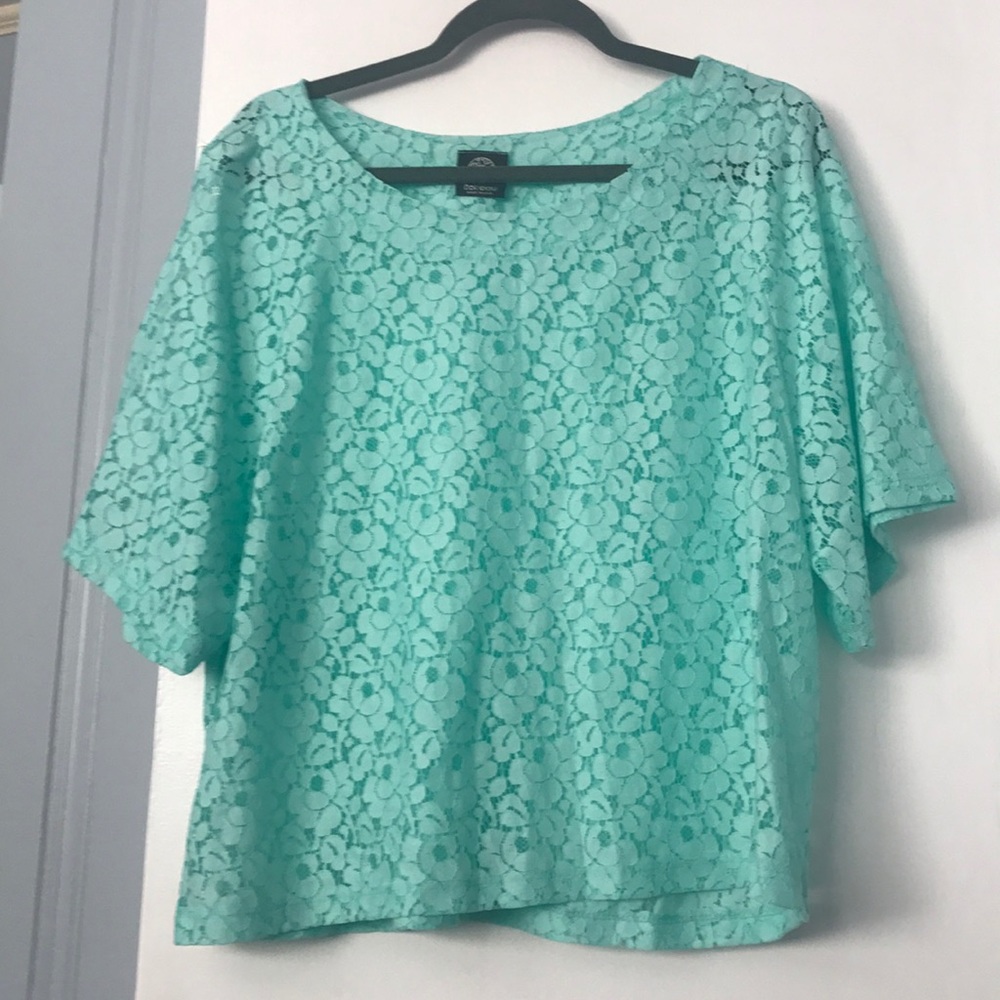 Adorable aqua lace top-size Large!